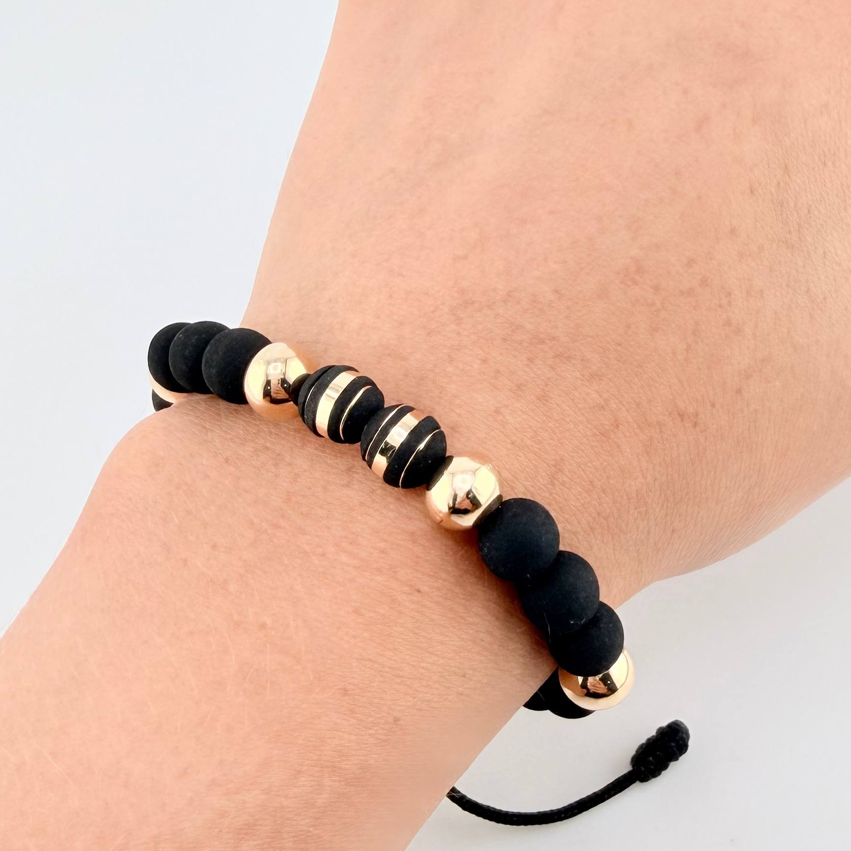 Pulsera Negra Neoros 2und Bolas 6und 1.85gr / 8mm Oro Amarillo 18K ©