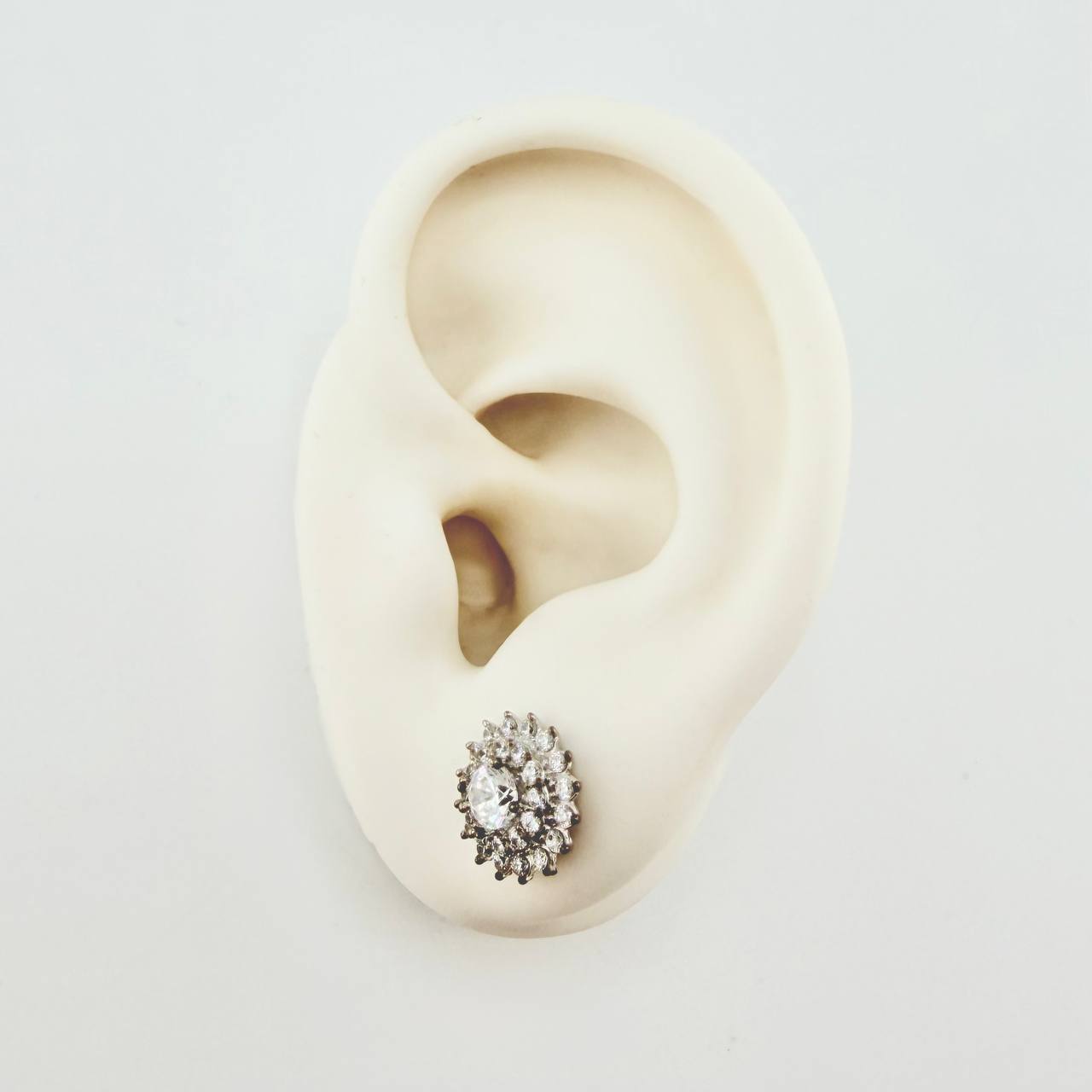 Topos Flor Tupida 3.35gr / 10mm Oro Blanco 18K