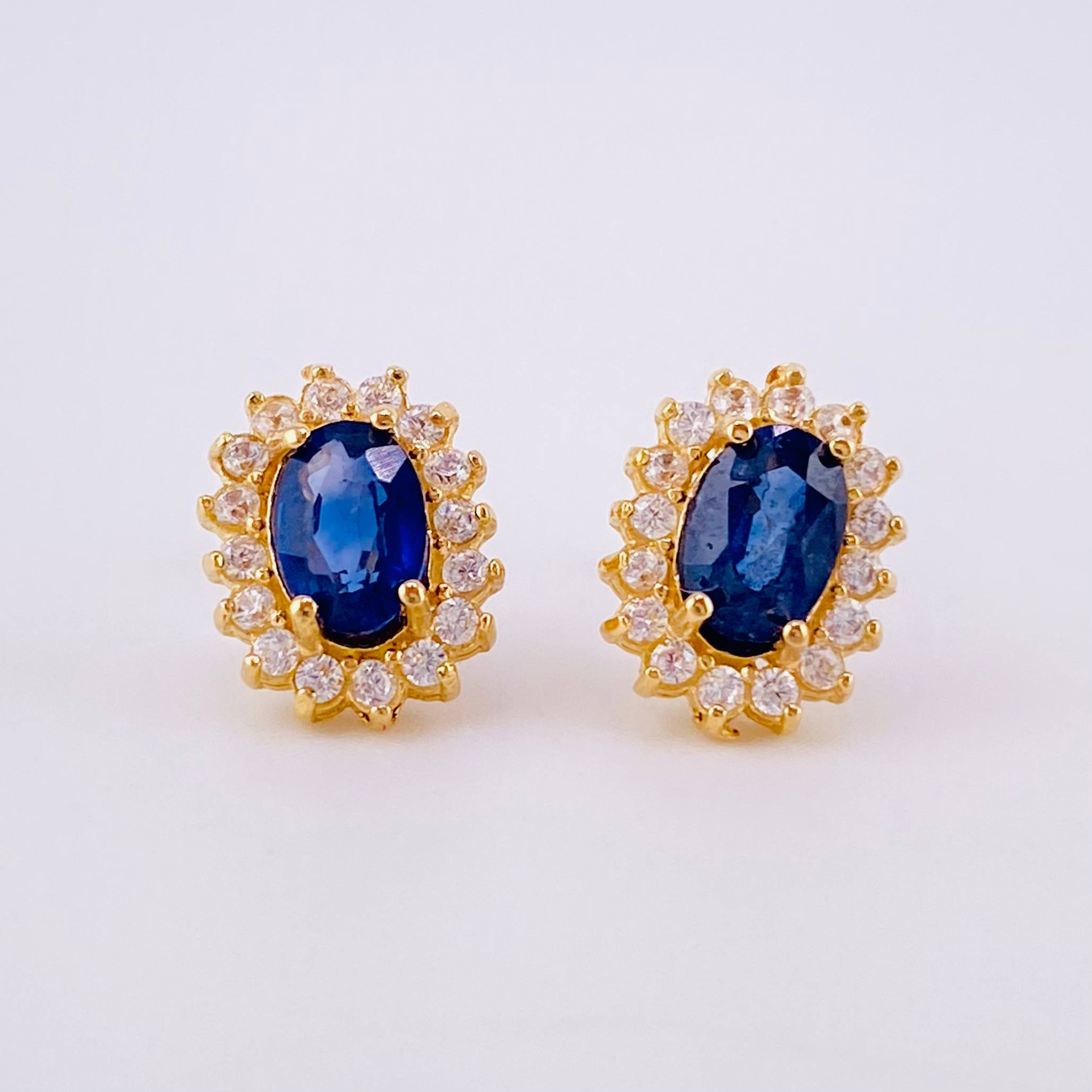 Topos Óvalos Tupidos Zafiros 1.2qts 2.5g / 10.4mm Oro Amarillo 18K