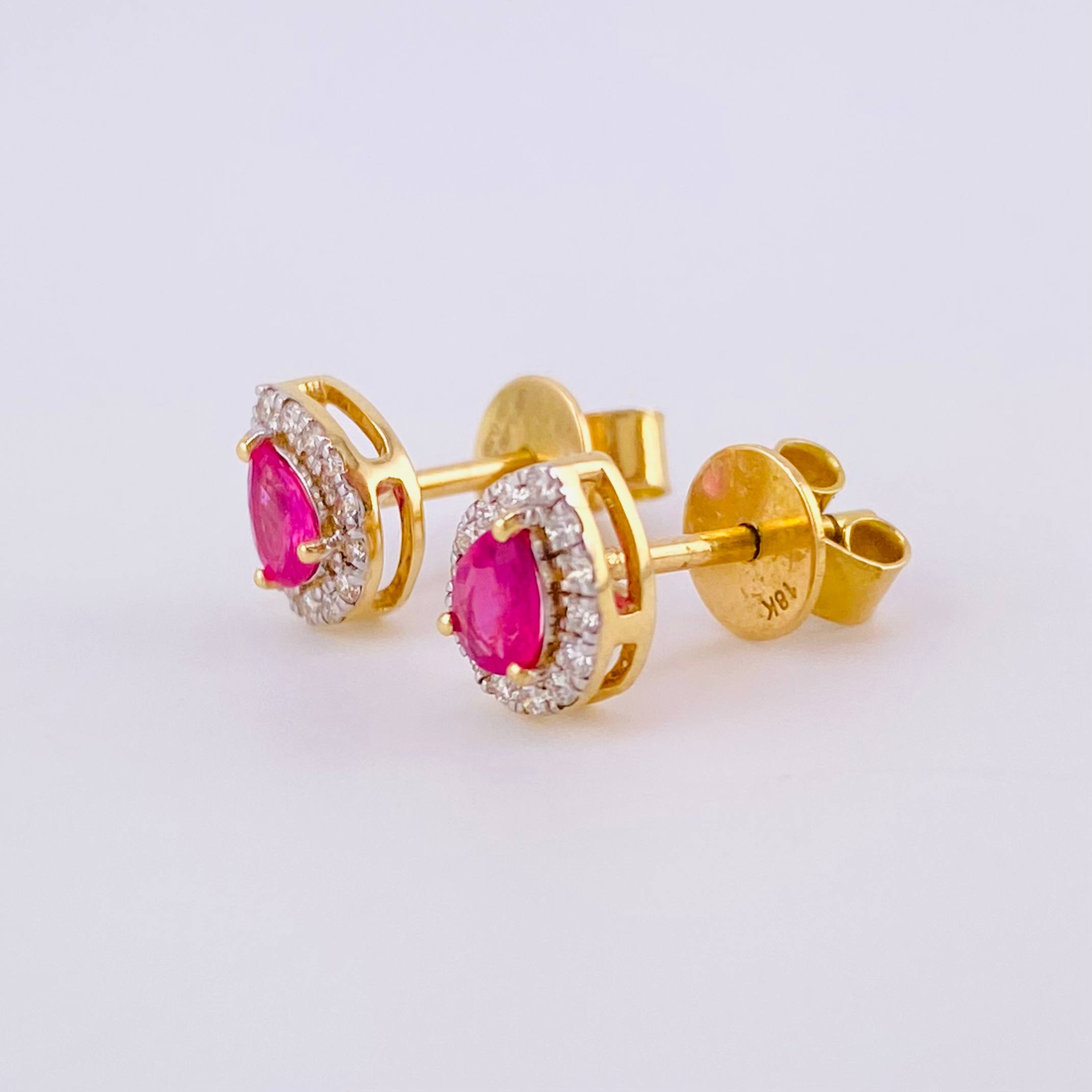 Topos Gota Tupida Rubíes 1.2qts Diamantes 30pts 1.7g / 7.15mm Oro Amarillo 18K