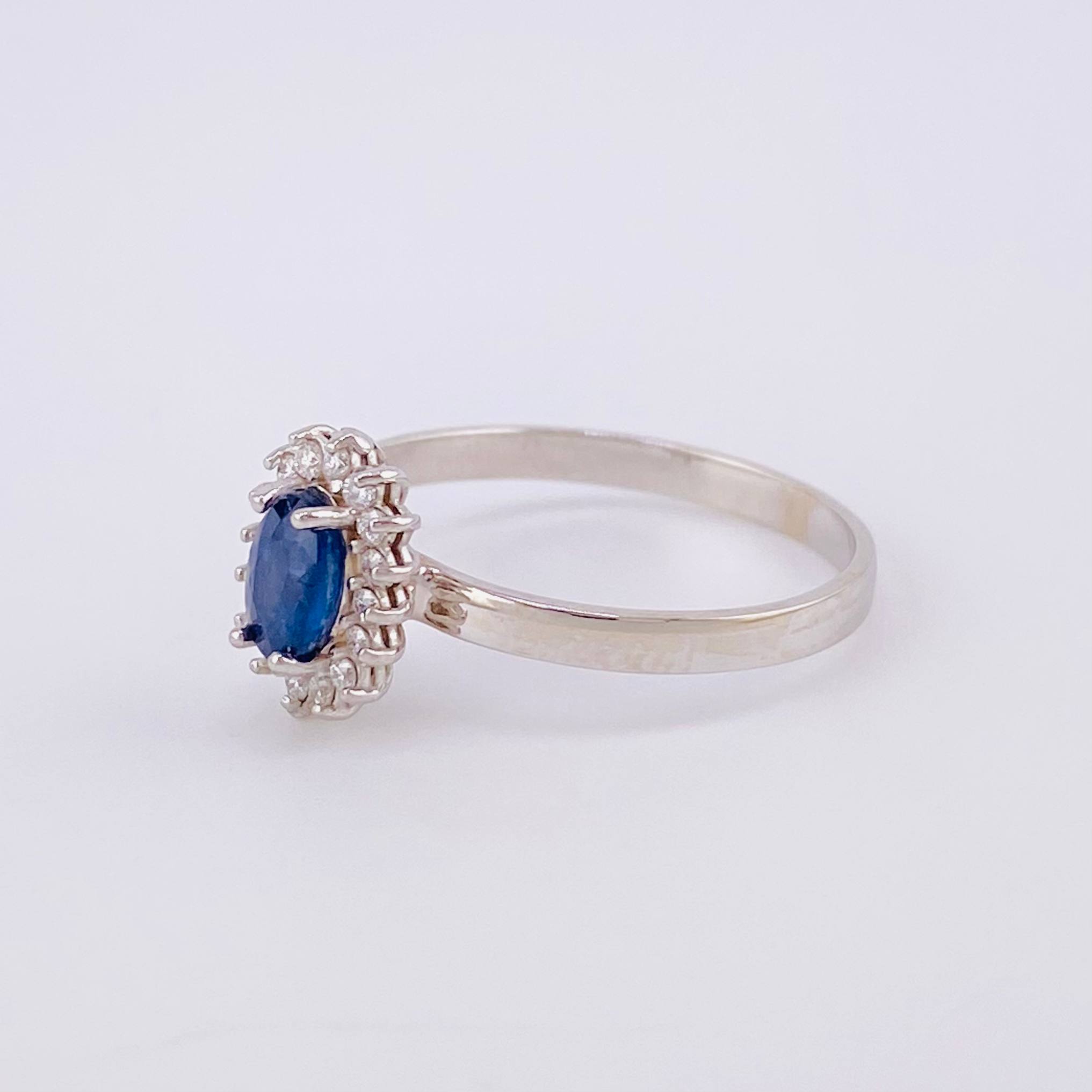Anillo Óvalo Tupido Diamantes 32pts Zafiros 65pts 2.45g / T7 1/4 Oro Blanco 18K