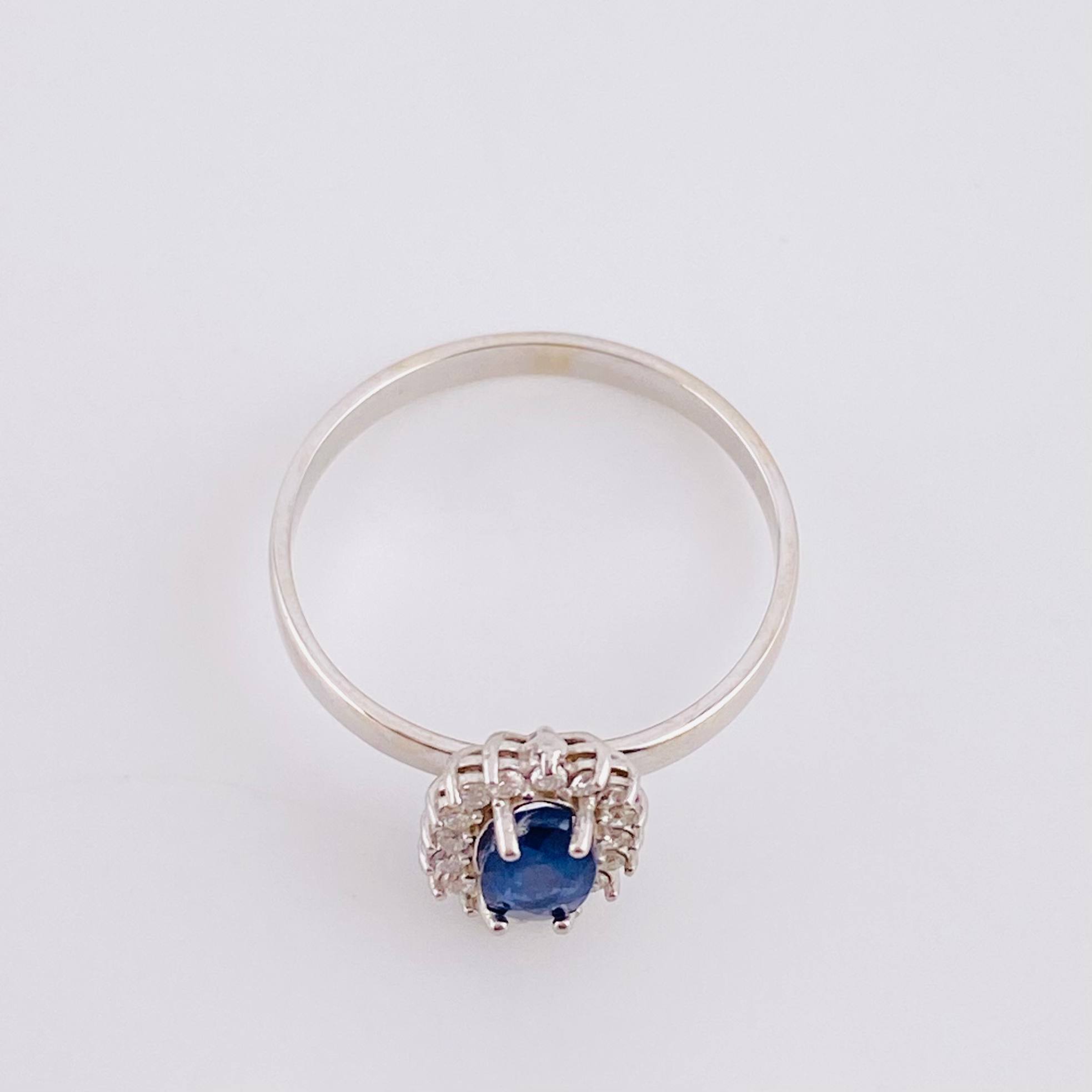 Anillo Óvalo Tupido Diamantes 32pts Zafiros 65pts 2.45g / T7 1/4 Oro Blanco 18K