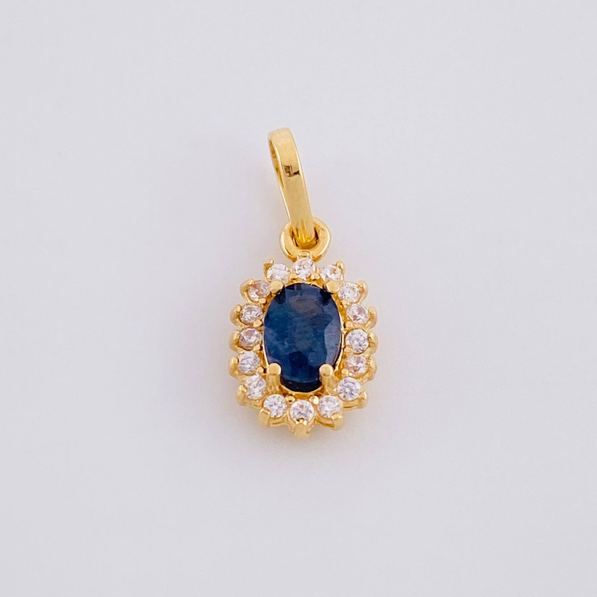 Dije Óvalo Tupido Zafiro 65pts 1.3g / 1.8cm Oro Amarillo 18K