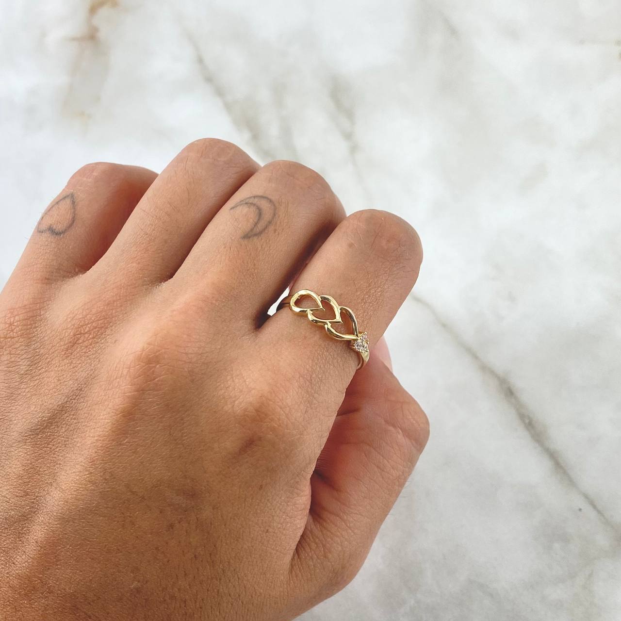 Anillo Triple Corazón Silueta 1.75gr / T6 1/2 / Circones Blancos Oro Amarillo 18K