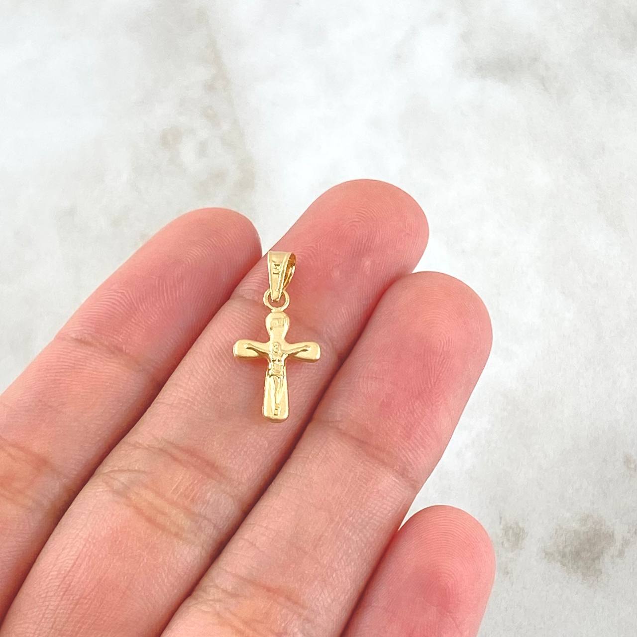Dije Cruz Cristo 0.35gr / 2cm / Oro 18K