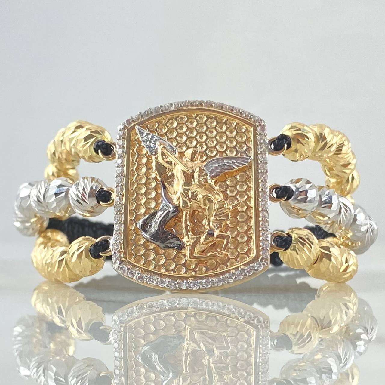 Pulsera Negra Placa San Miguel Arcangel Triple 16gr / 3cm / 6mm Bolas Diamantadas 36und Circones Blancos Dos Oros Amarillo Blanco 18K ©