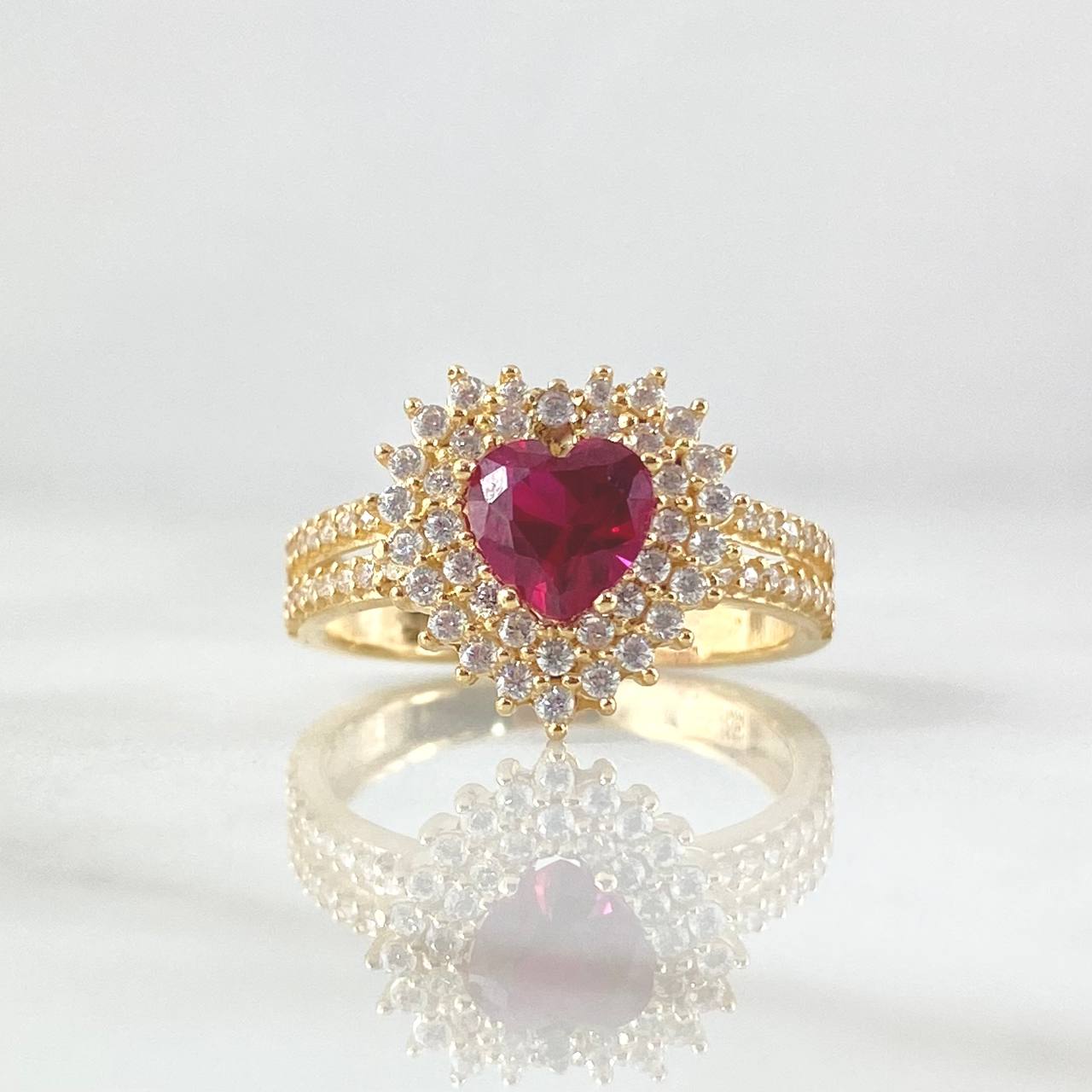 Anillo Halo Corazón Tupido 4.15gr / T6 1/2 / Circones Blancos Fucsia Oro Amarillo 18K *