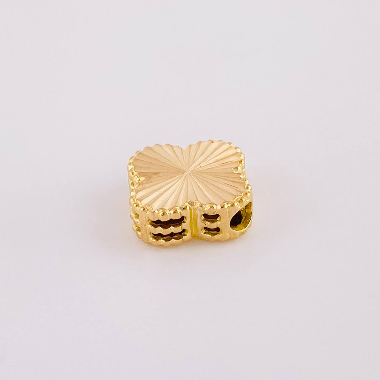 Herraje Trébol Diamantado 1.25g / 1.2cm Oro Amarillo 18K