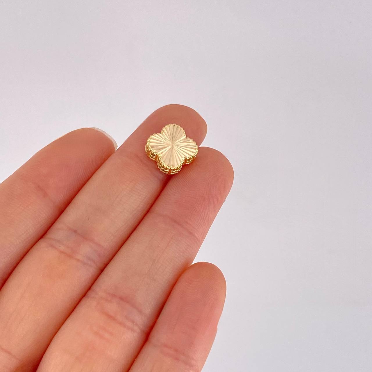 Herraje Trébol Diamantado 1.25g / 1.2cm Oro Amarillo 18K