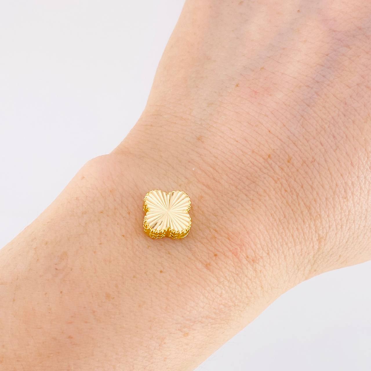 Herraje Trébol Diamantado 1.2g / 1.2cm Oro Amarillo 18K