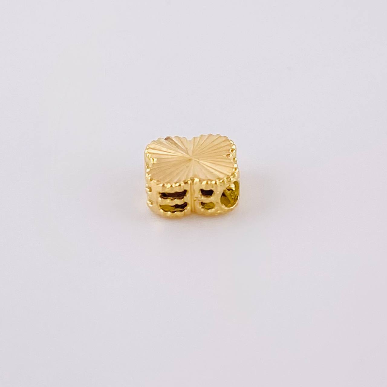 Herraje Trébol Diamantado 0.65g / 0.9cm Oro Amarillo 18K