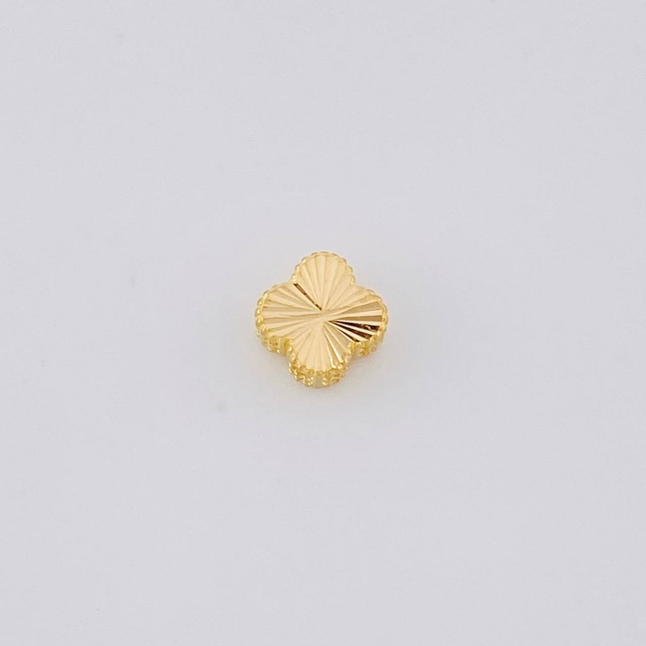 Herraje Trébol Diamantado 0.3g / 0.7cm Oro Amarillo 18K
