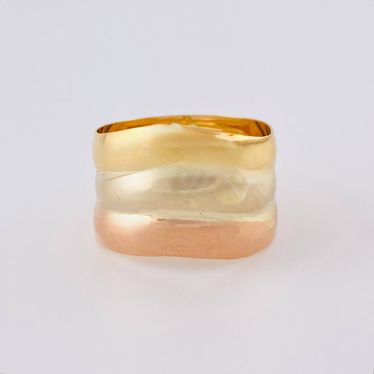 Anillo Curvo Tres Lineas 3.25 g / T7 1/2 Tres Oros 18K