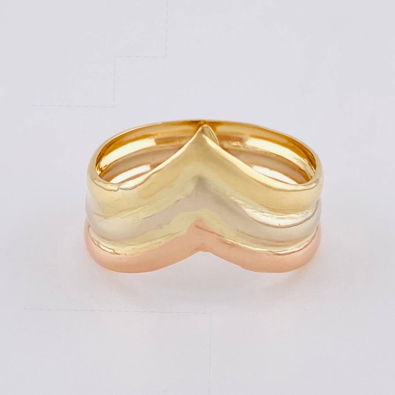 Anillo Tres Lineas Enlazadas 2.1 g / T7 Tres Oros 18K