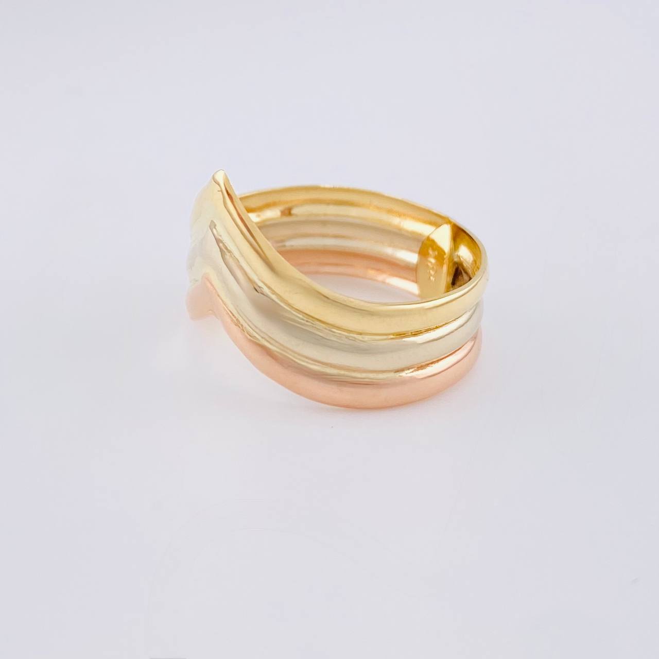 Anillo Tres Líneas Enlazadas 2.05 g / T6 1/4 Tres Oros 18K