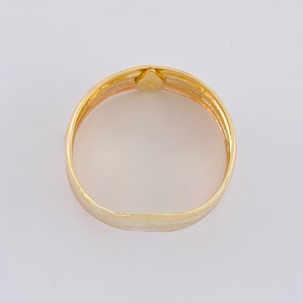 Anillo Tres Lineas Enlazadas 2.1 g / T7 Tres Oros 18K