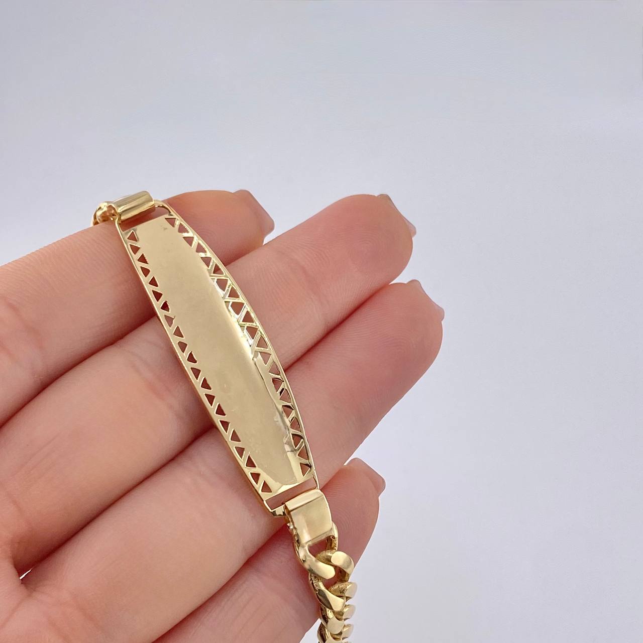 Pulso Cubano Placa Tribal 12.6 g / 21.6 cm / 6.3 mm Oro Amarillo 18K