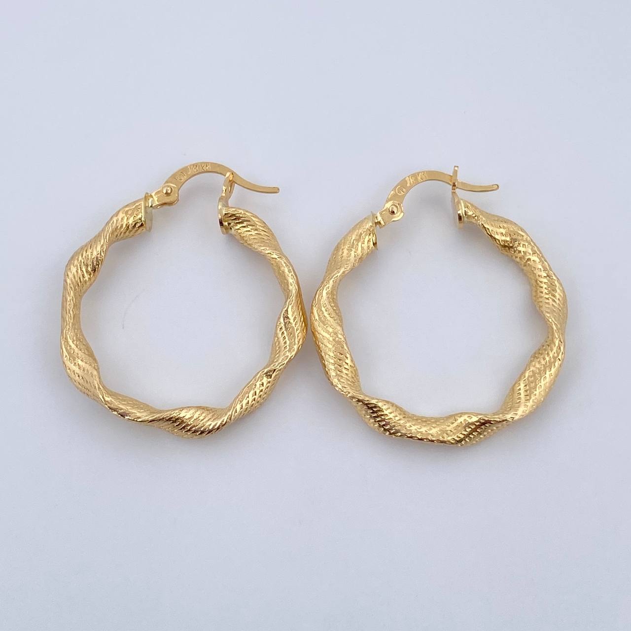 Candongas Bella 2.8gr / 3cm / Oro 18K $
