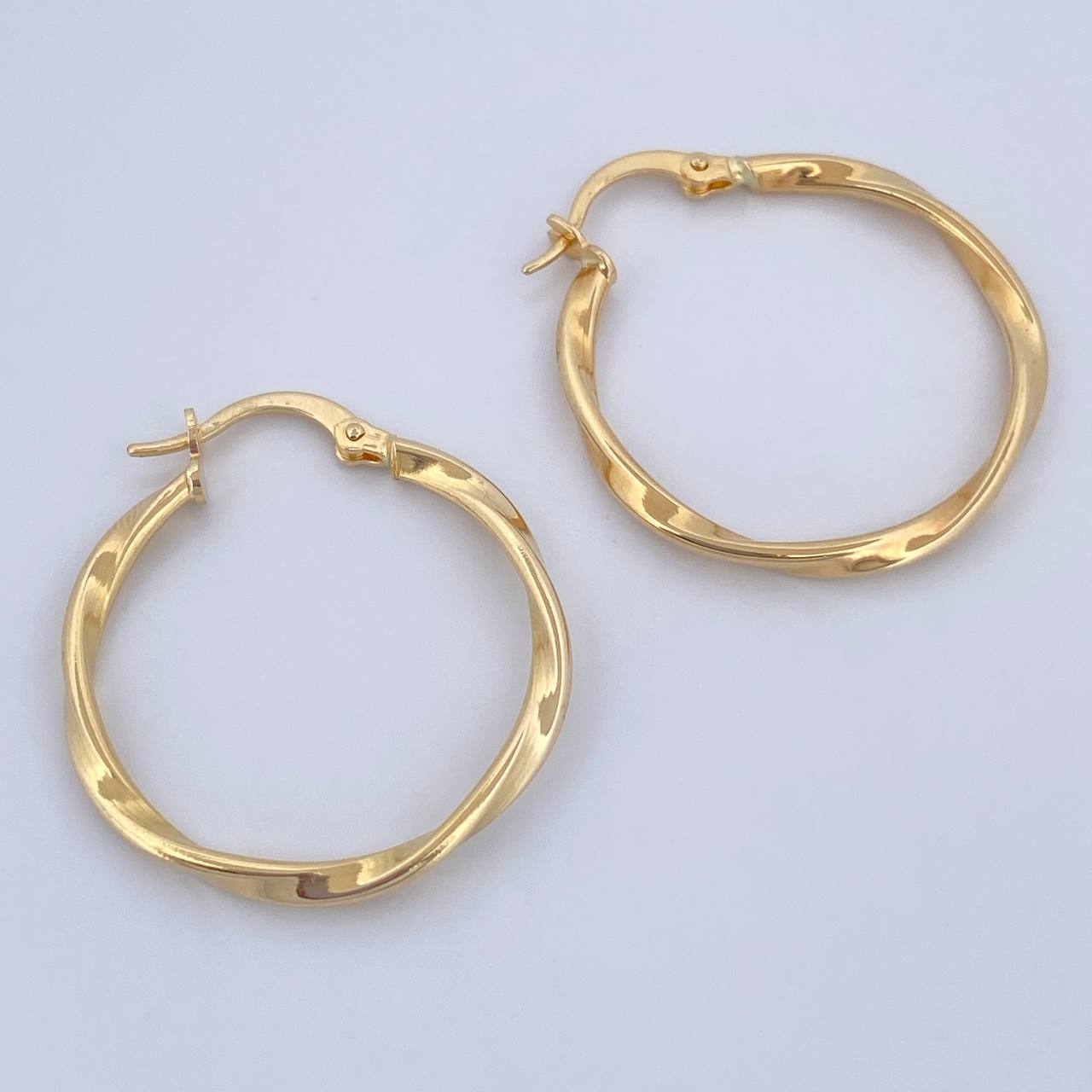 Candongas Eve Delgadas 1.65gr / 3cm / Oro 18K $