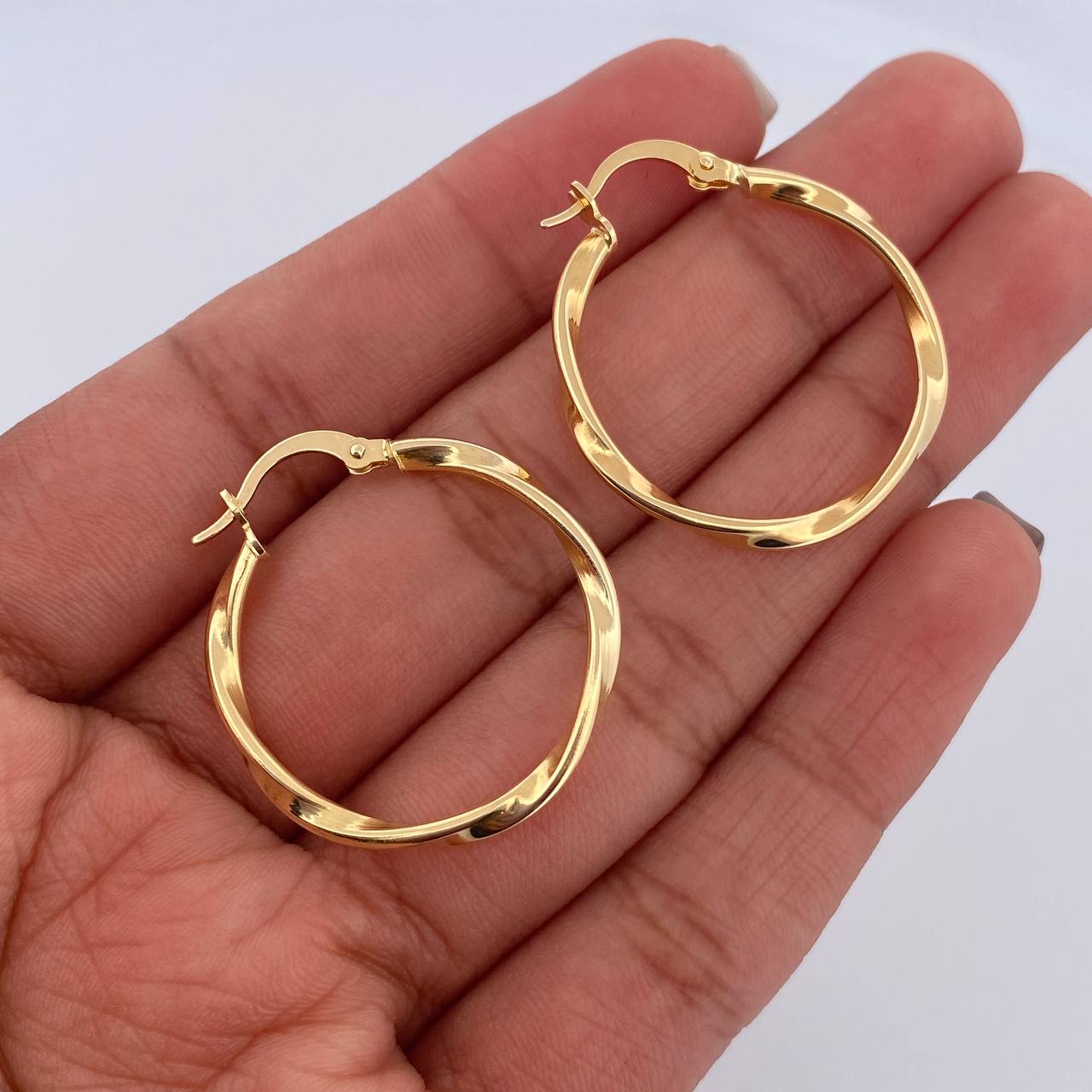 Candongas Eve Delgadas 1.65gr / 3cm / Oro 18K $