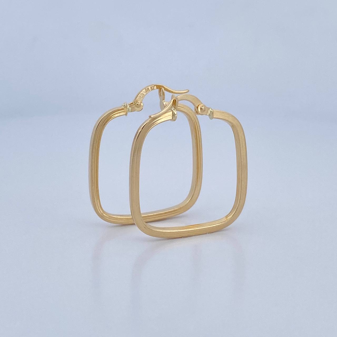 Candongas Cuadradas 1.85gr / 3cm / Oro 18K $