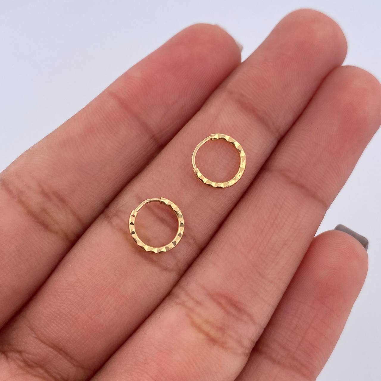 Candongas Aro Rayado 0.25gr / 0.8cm / Oro 18K $