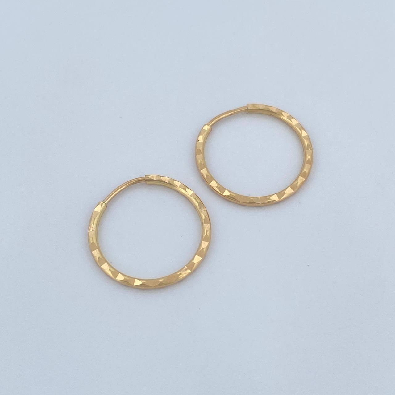 Candongas Aro Rayado 0.7gr / 1.1cm / Diamantado  Oro Amarillo $