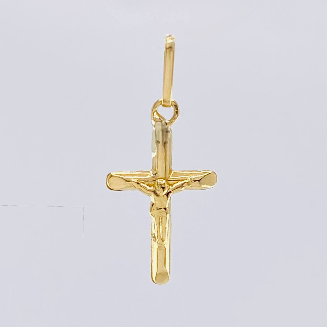 Dije Cruz Cristo Puntas Planas 0.4 g / 2 cm Oro Amarillo 18K