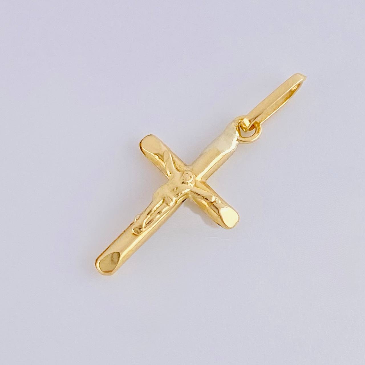 Dije Cruz Cristo Puntas Planas 0.4 g / 2 cm Oro Amarillo 18K