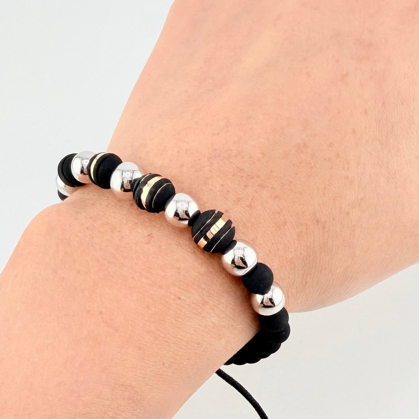 Pulsera Negra Neoros 4und Bolas 7und / 7mm-8mm Dos Oros Amarillo Blanco 18K *