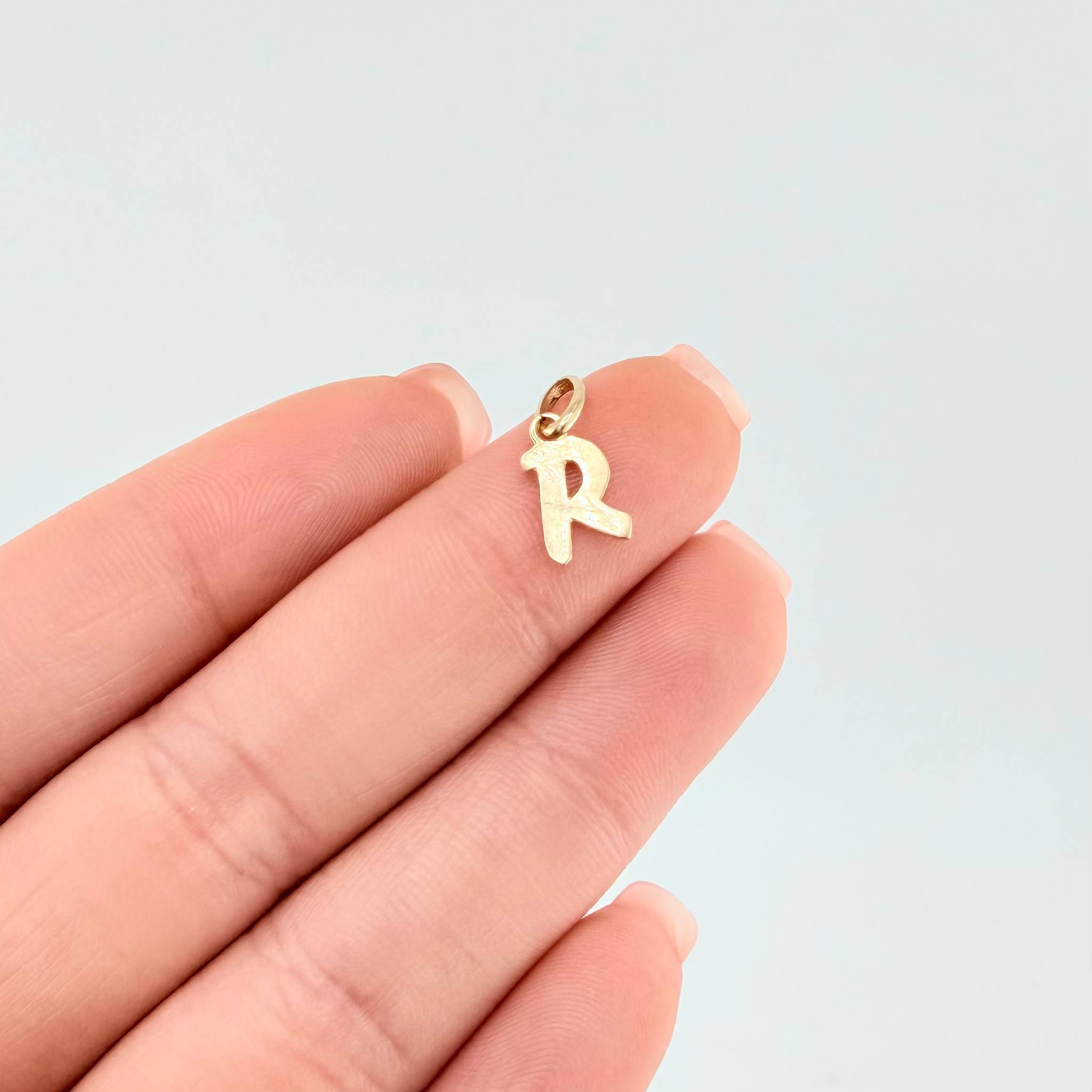 Dije Letra R Cursiva 0.45gr / 1.7cm / Oro Amarillo 18K