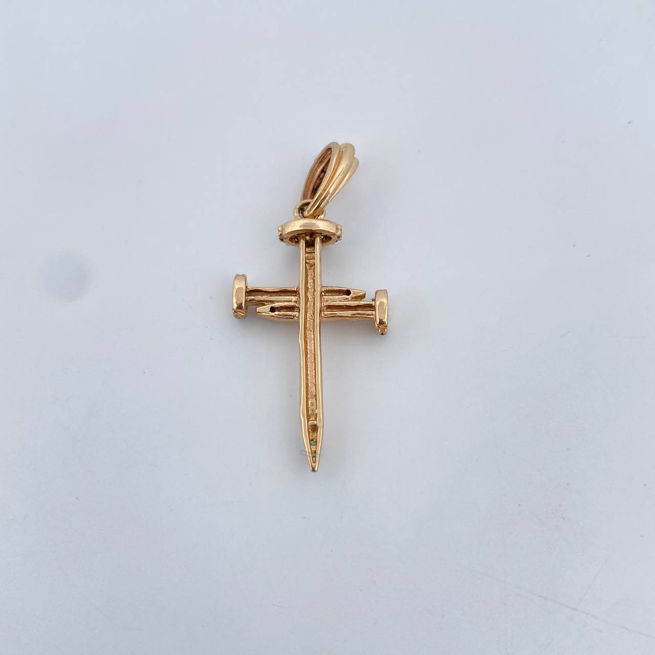 Dije Cruz Clavo 2.65gr / 3.4cm / Circones Verdes Oro Amarillo 18K $