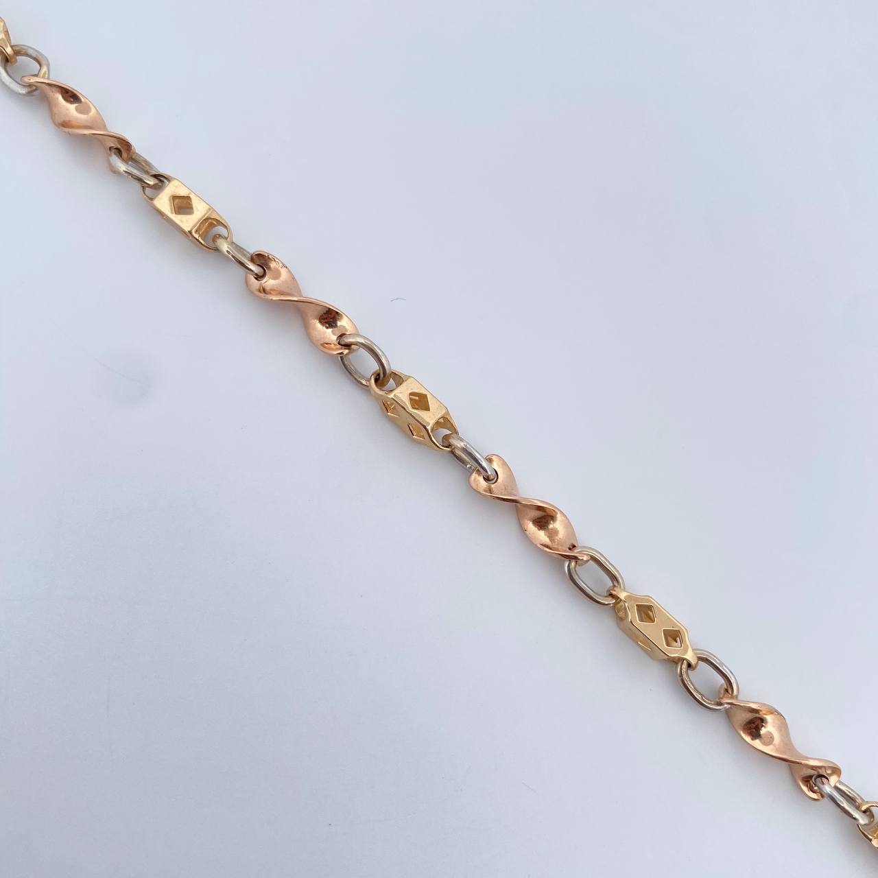Pulso Rombos 8.55gr / 20.8cm / 3mm Tres Oros 18K $