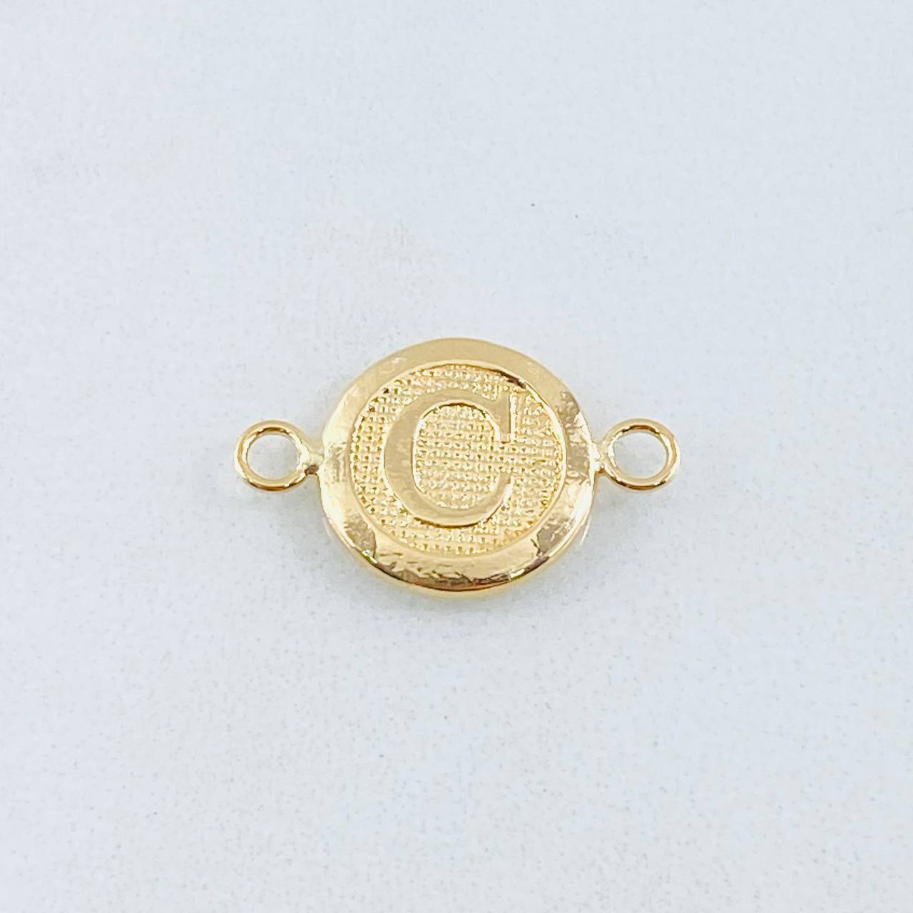 Herraje Letra C 0.65gr / 1.7cm / Oro Amarillo 18K ©