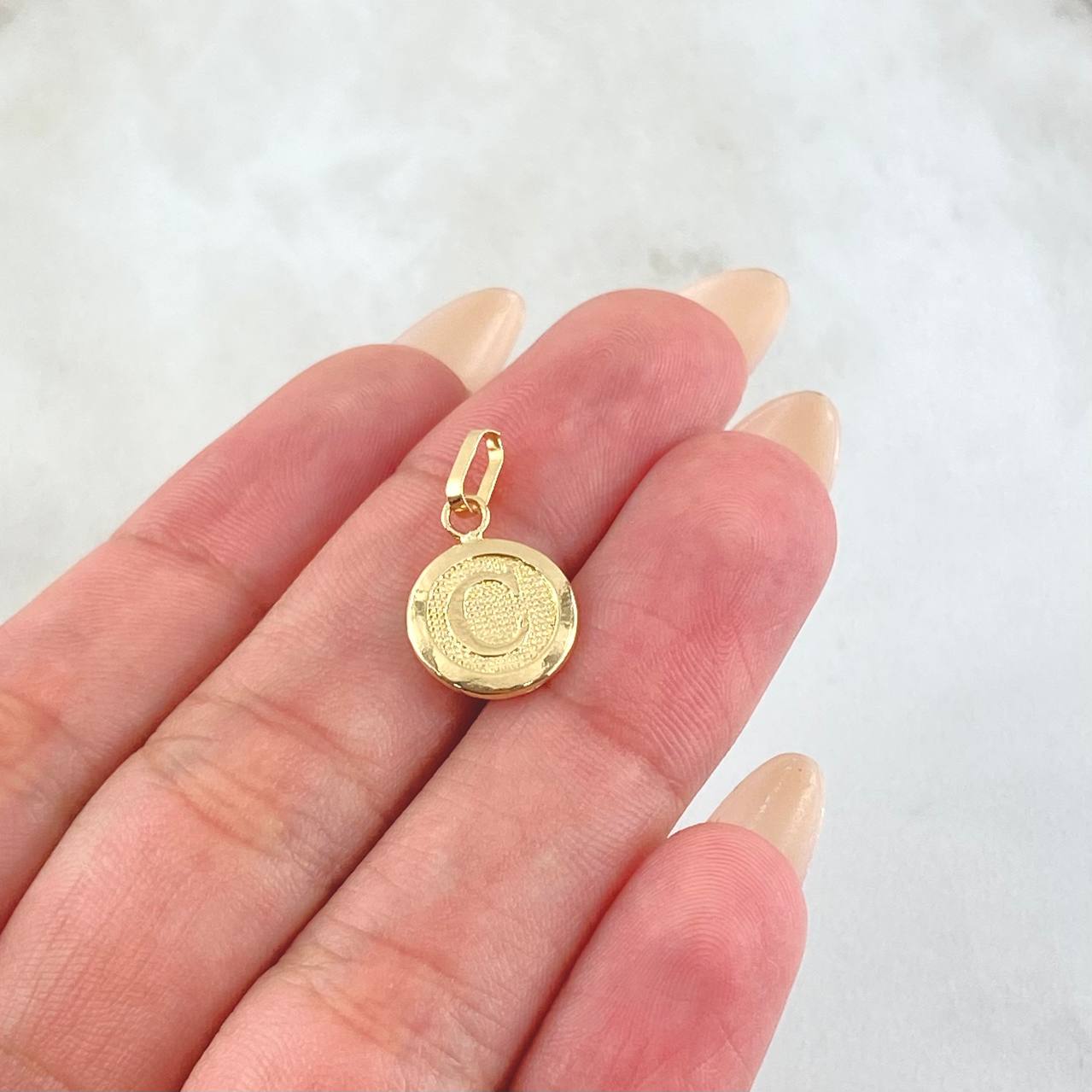 Dije Letra C 0.65gr / 2cm / Oro Amarillo 18K
