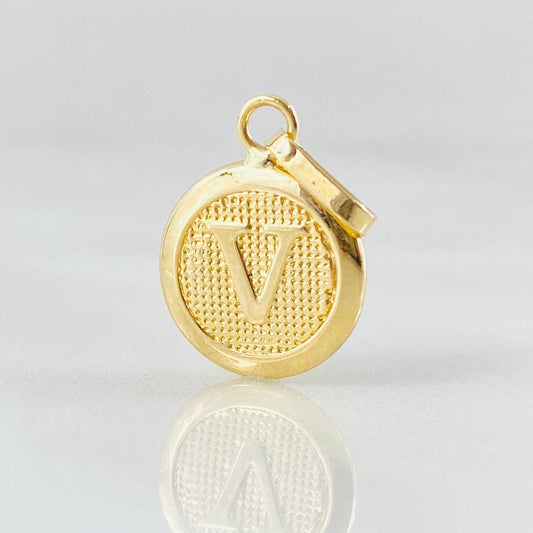 Dije Letra V 0.65gr / 2cm / Oro Amarillo 18K