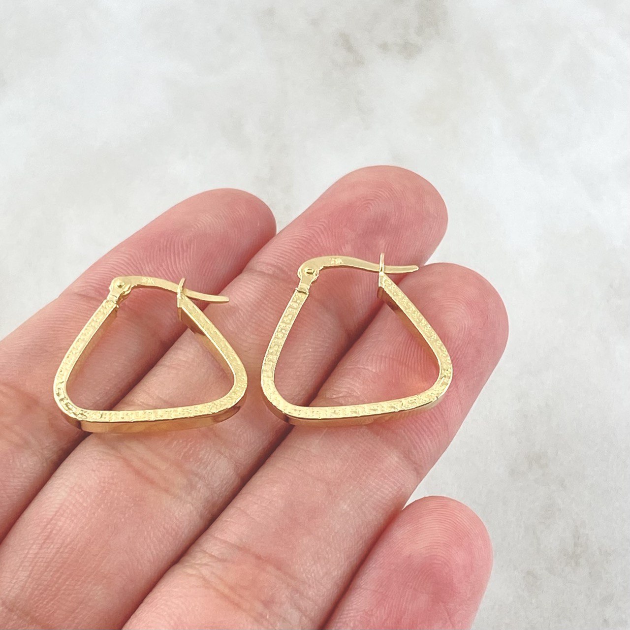 Candongas Triangulo Tribal 1.65gr / 2cm / Oro Amarillo 18K
