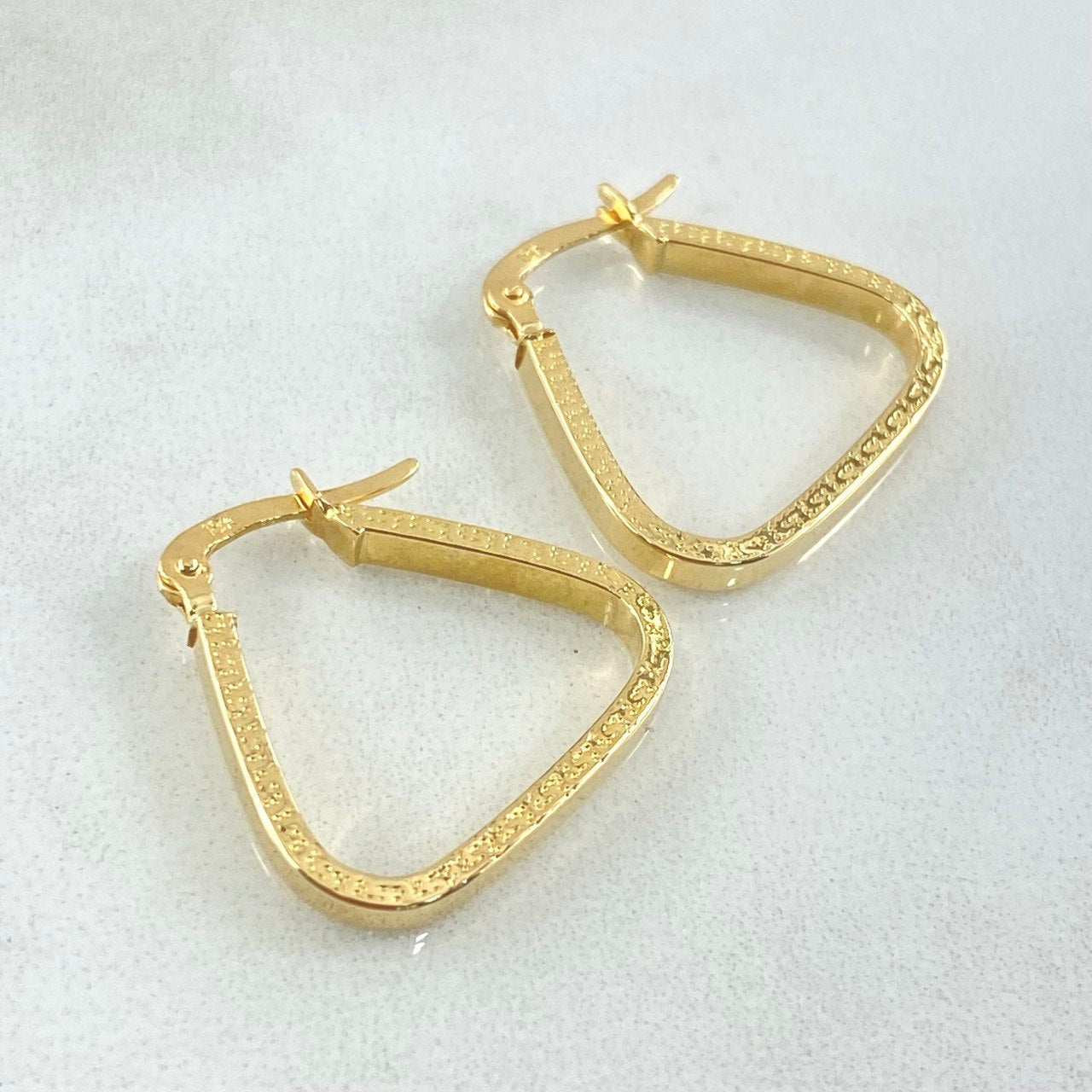 Candongas Triangulo Tribal 1.65gr / 2cm / Oro Amarillo 18K