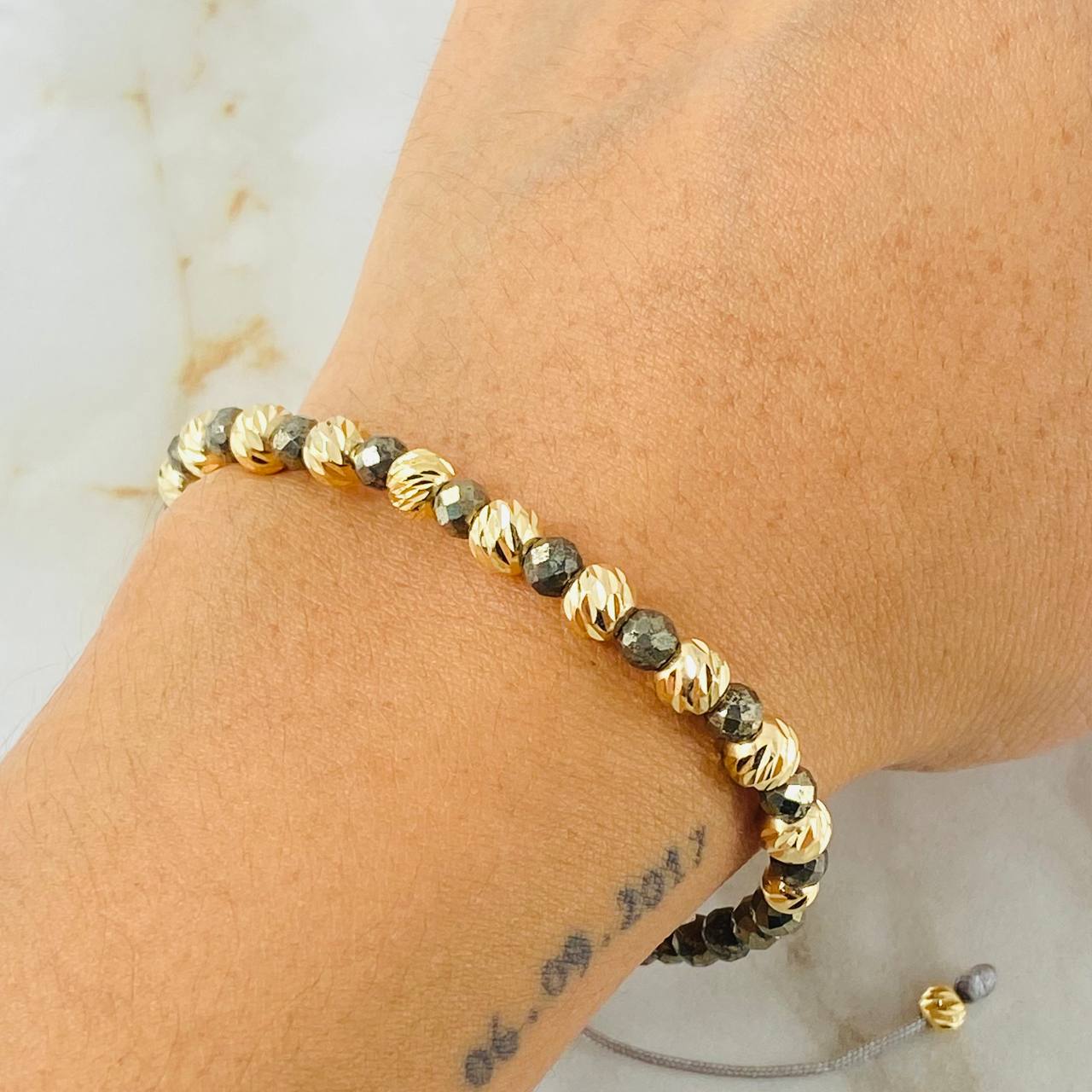 Pulsera Gris Pirita Grisacea 2.1gr / Oro Amarillo 18K (A.C)