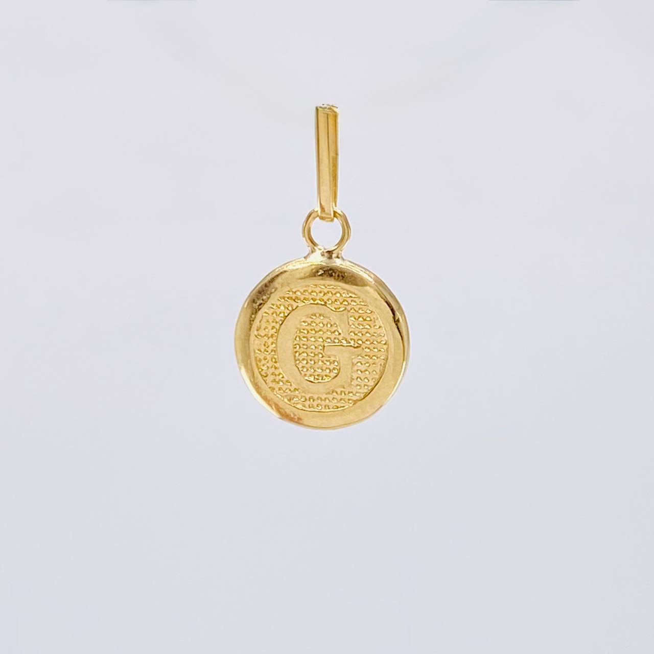 Dije Letra Circulo G 0.45 g / 1.6 cm Oro Amarillo 18K