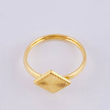 Anillo Rombo Diamantado Bordeado 1.15gr / T7 / Oro Amarillo 18K