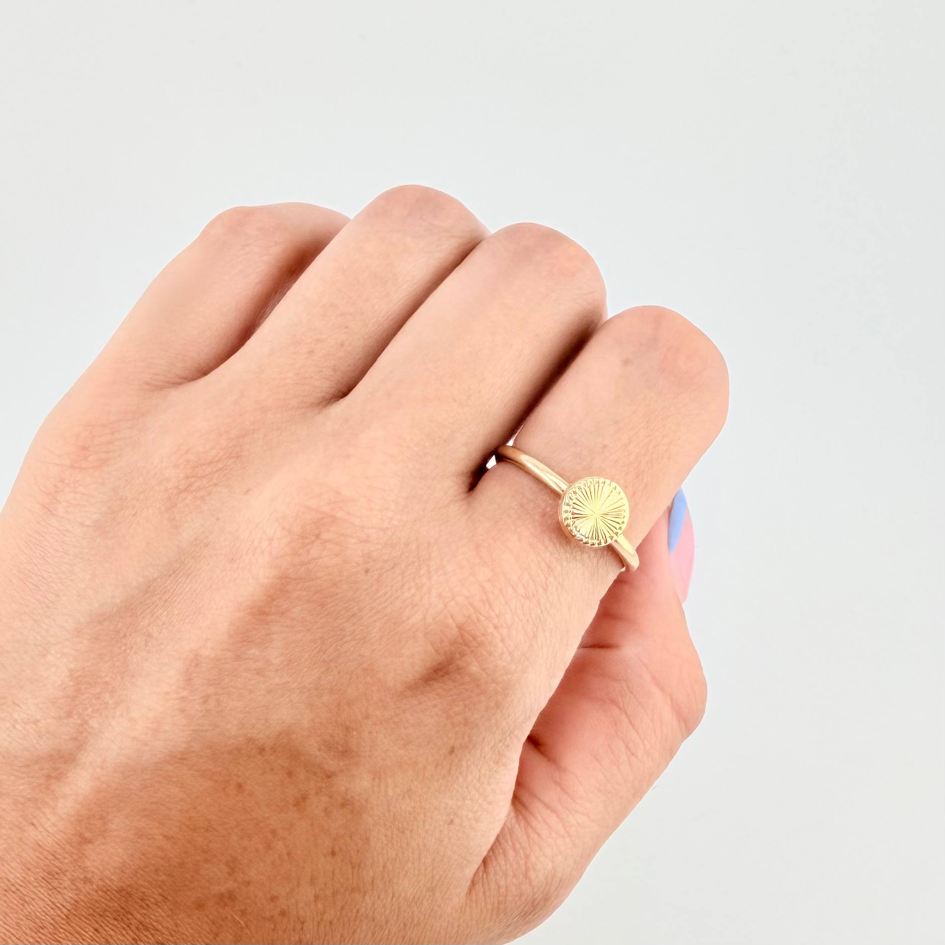 Anillo Circular Diamantado Bordeado 1.3gr / T7 1/2 / Oro Amarillo 18K *
