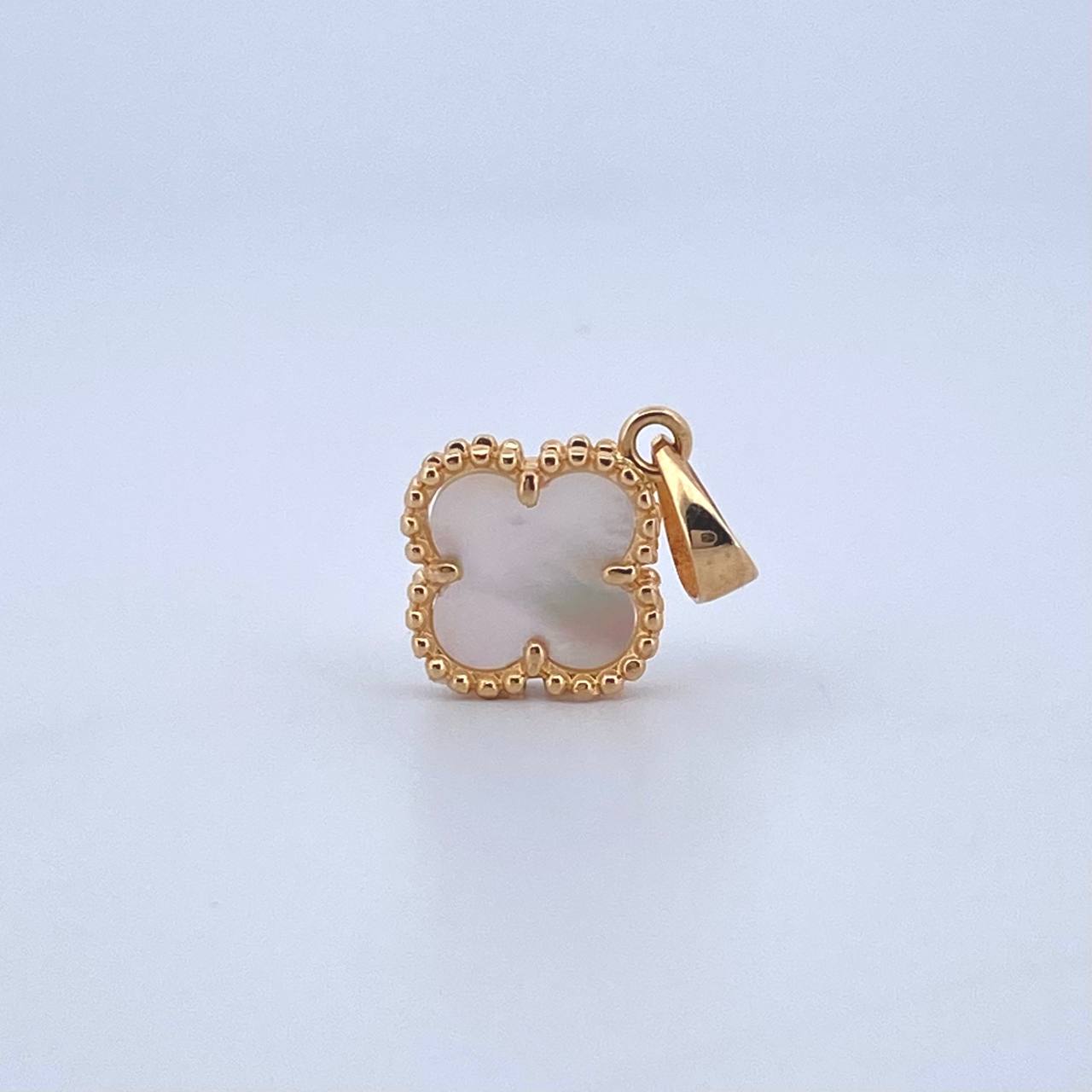 Dije Trébol VCyA 1.55gr / 2cm / Nacar Blanco Punteado Oro Amarillo Nac.Esp. 18K