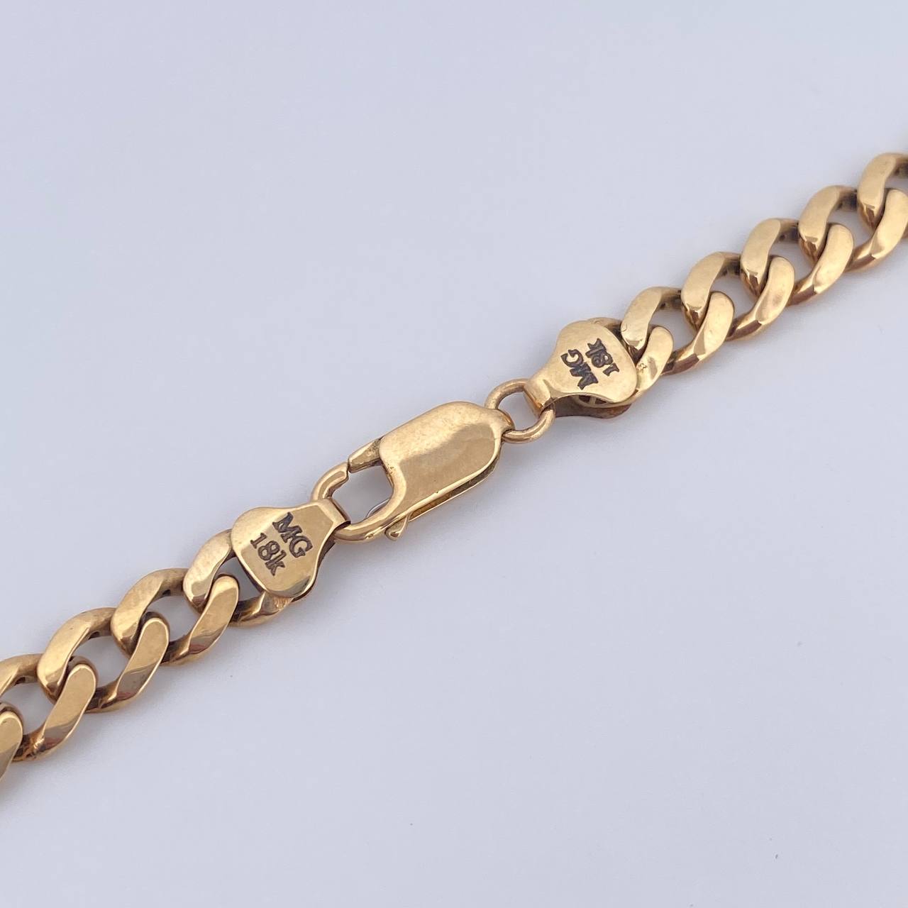 Cadena Cubana 25.1gr / 61cm / 6.1mm Oro Amarillo 18K $
