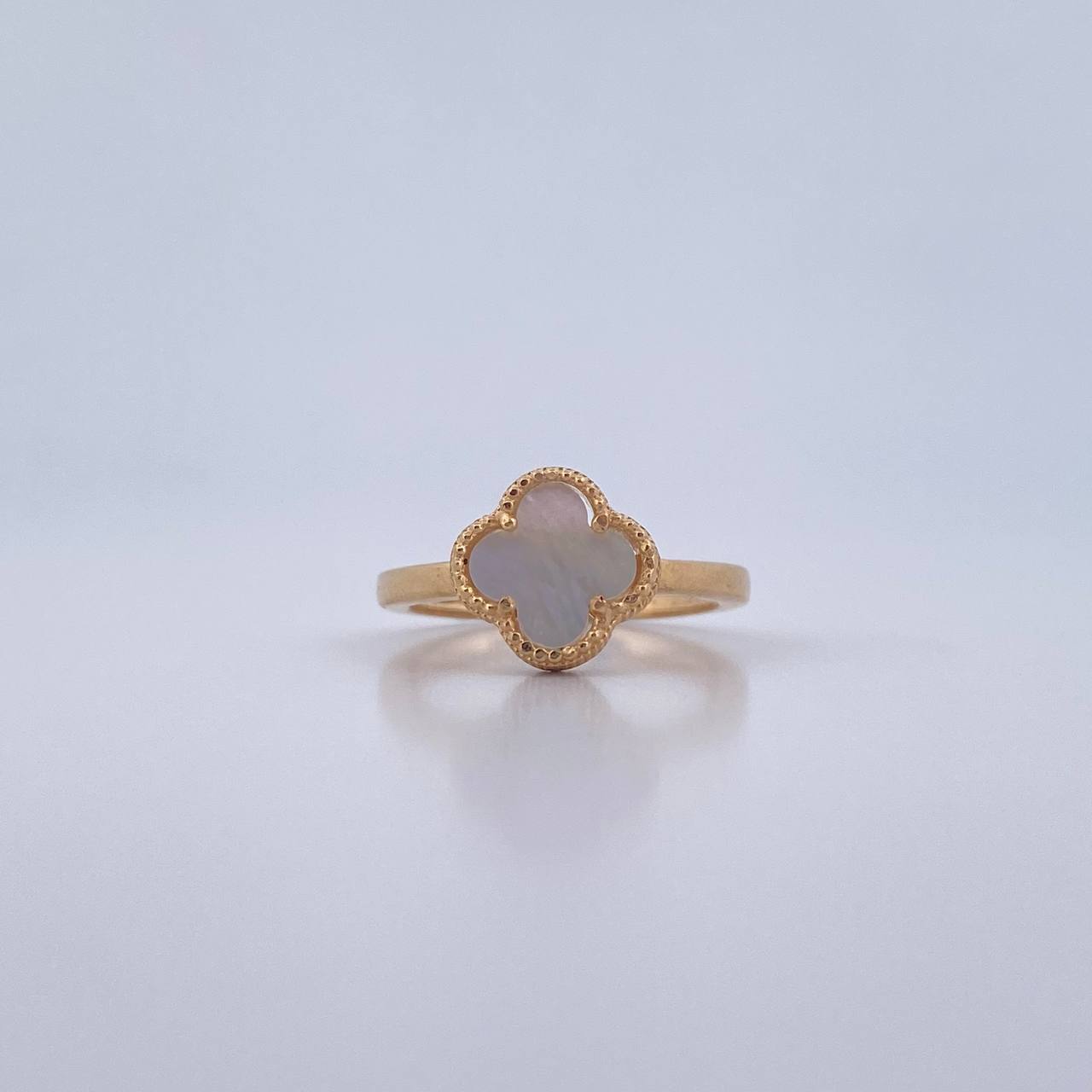 Anillo Trebol 3gr / T5 3/4 / Nacar Blanco Oro Amarillo Nac.Esp. 18K $