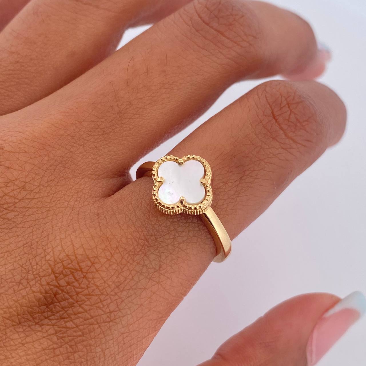 Anillo Trebol 3gr / T5 3/4 / Nacar Blanco Oro Amarillo Nac.Esp. 18K $