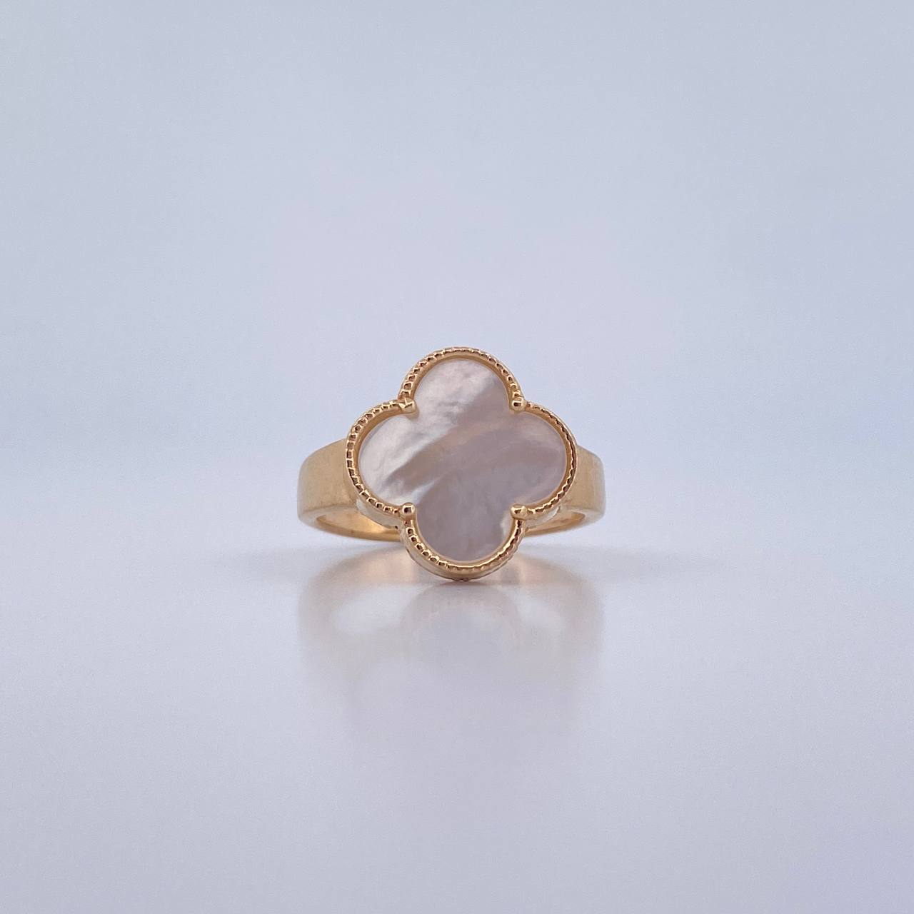 Anillo Trebol 4.3gr / T7 1/4 / Nacar Blanco Oro Amarillo Nac.Esp. 18K $