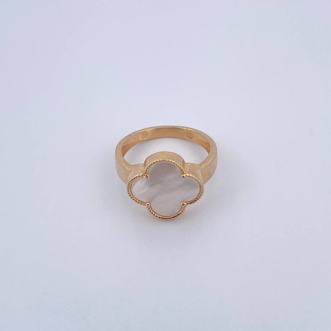 Anillo Trebol 4.3gr / T7 1/4 / Nacar Blanco Oro Amarillo Nac.Esp. 18K $