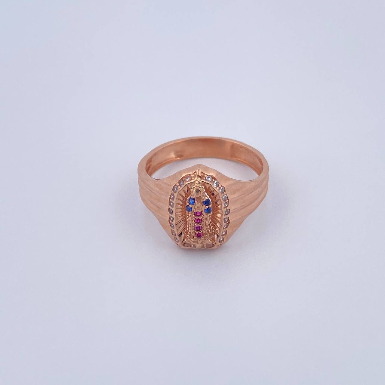 Anillo Virgen de Guadalupe 4.95gr / T8 / Circones Fucsias Azules Blancos Oro Rosa 18K $