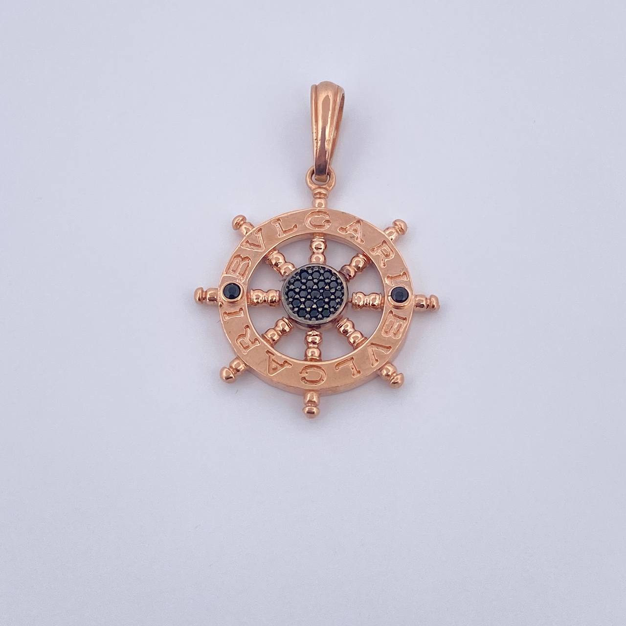 Dije Timon 4.4gr / 3.5cm / Circones Negros Oro Rosa 18K $